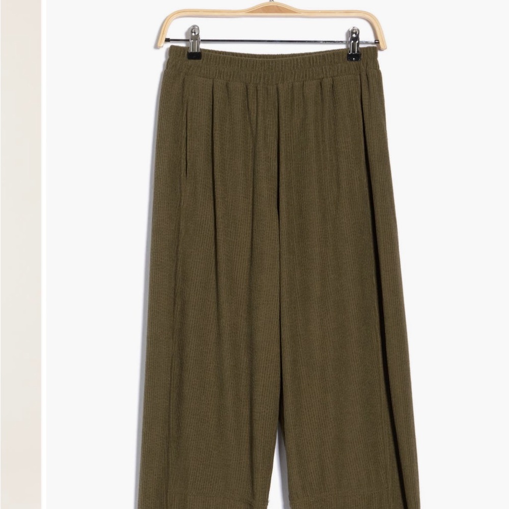 Max Studio Women's Cropped Olive Pants - Picture 4 of 5